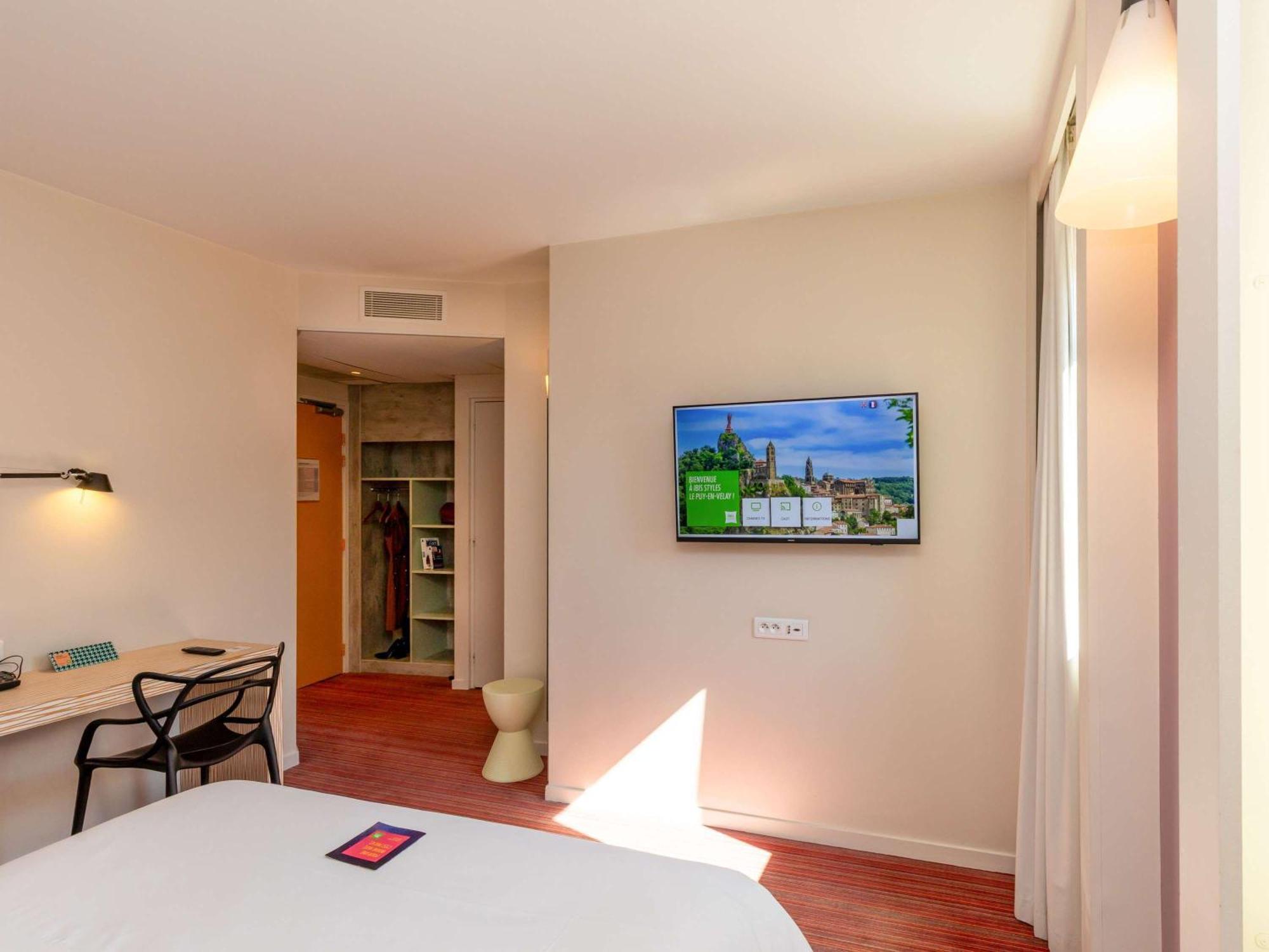 Hotel Ibis Styles Le Puy En Velay Esterno foto