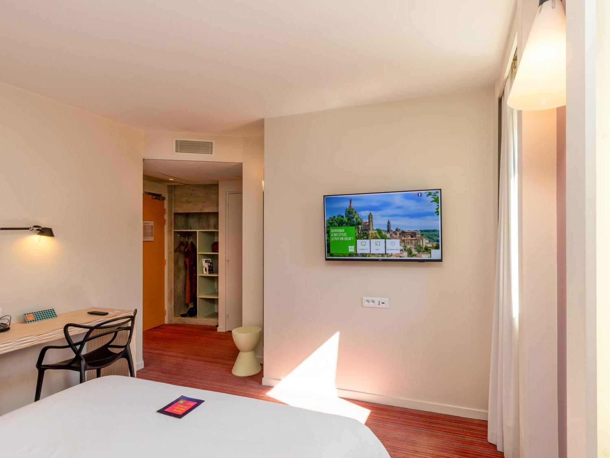 Hotel Ibis Styles Le Puy En Velay Esterno foto