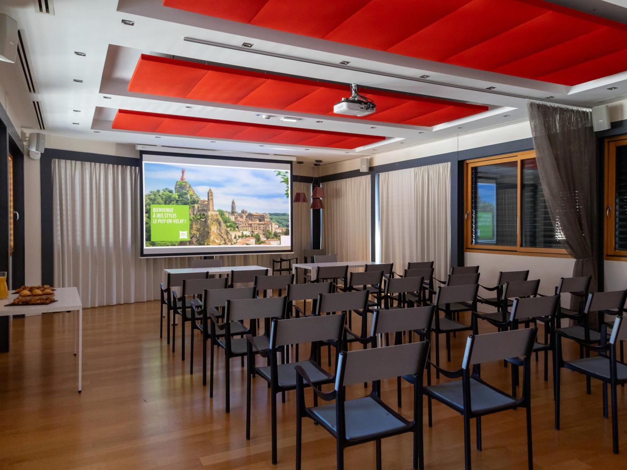 Hotel Ibis Styles Le Puy En Velay Esterno foto