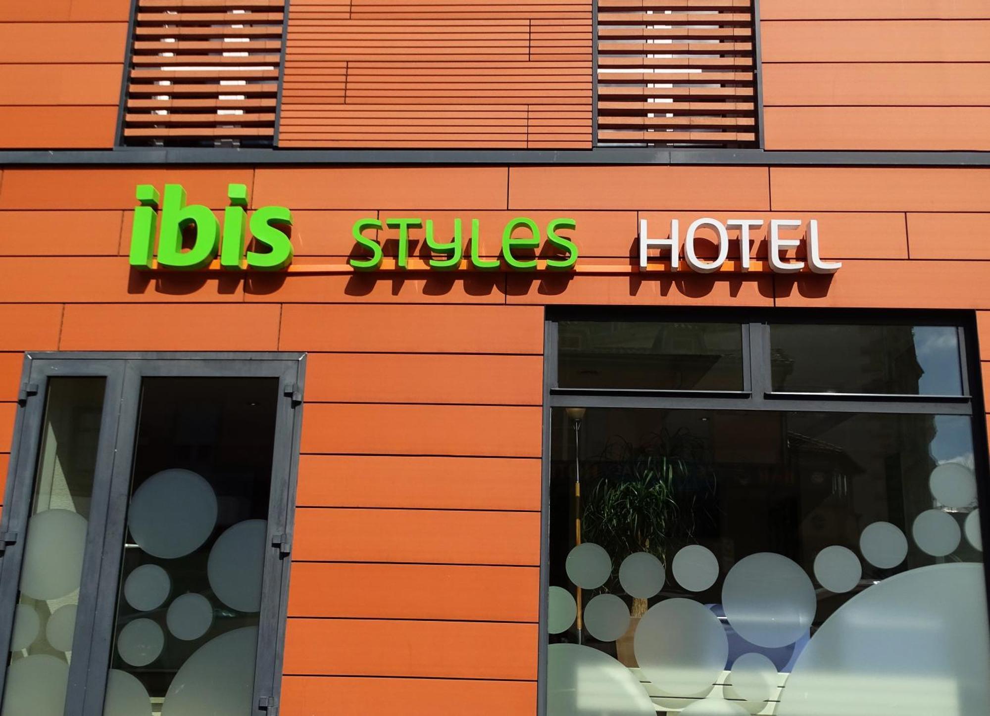 Hotel Ibis Styles Le Puy En Velay Esterno foto